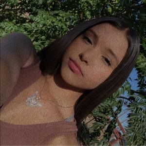 Meet your Posher, Lesly